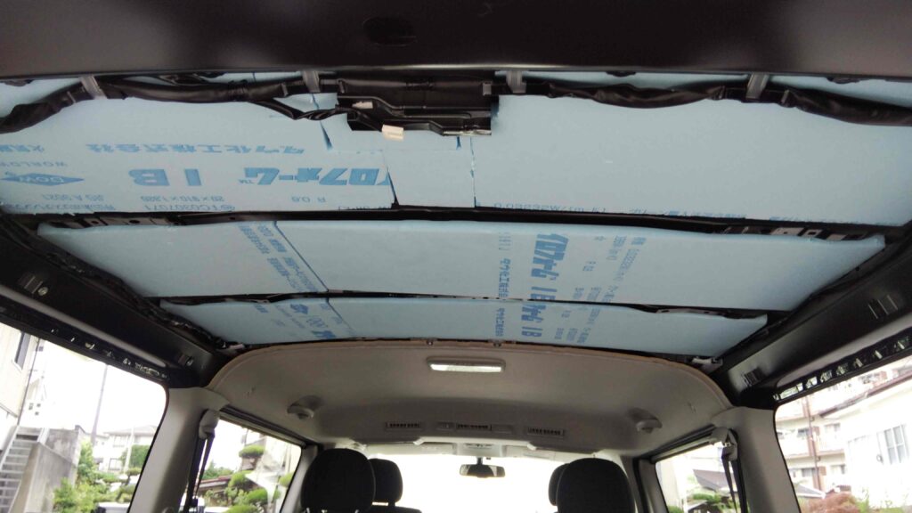 ハイエース車中泊仕様化計画①‐DIYで天井を断熱化！その効果は？！
