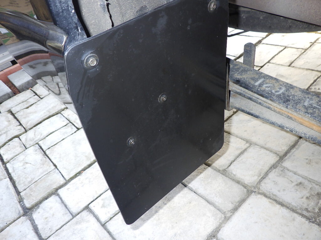 ハイエースTRDのマッドガード取り付け(リア)
