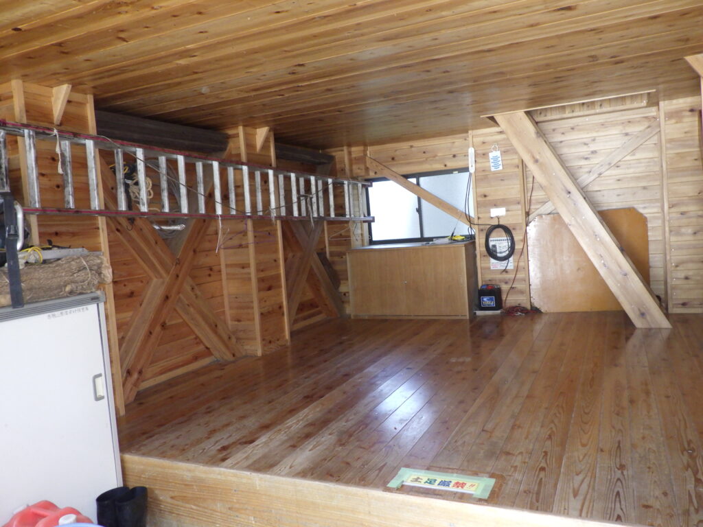 巻機山避難小屋