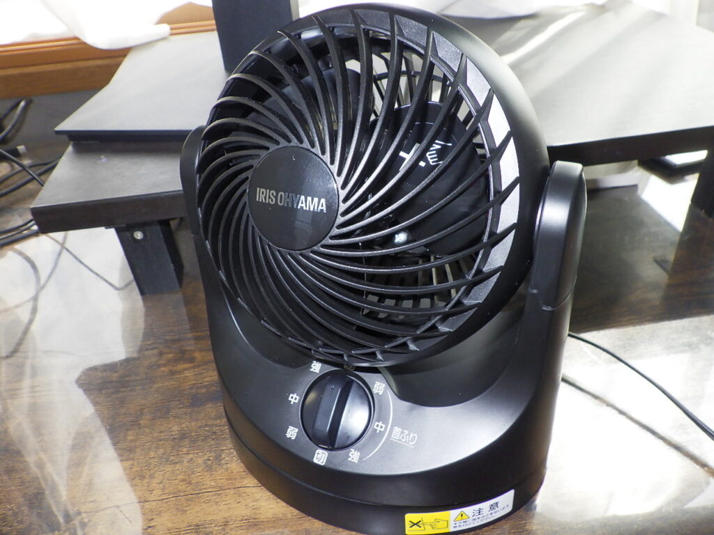 アイリスオーヤマの卓上扇風機