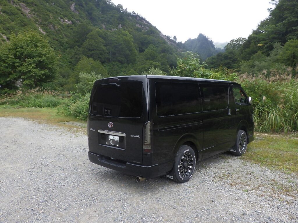 田子倉只見沢登山口駐車場の様子