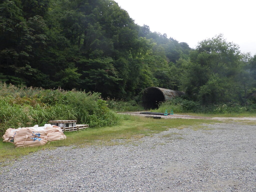 田子倉只見沢登山口駐車場の様子