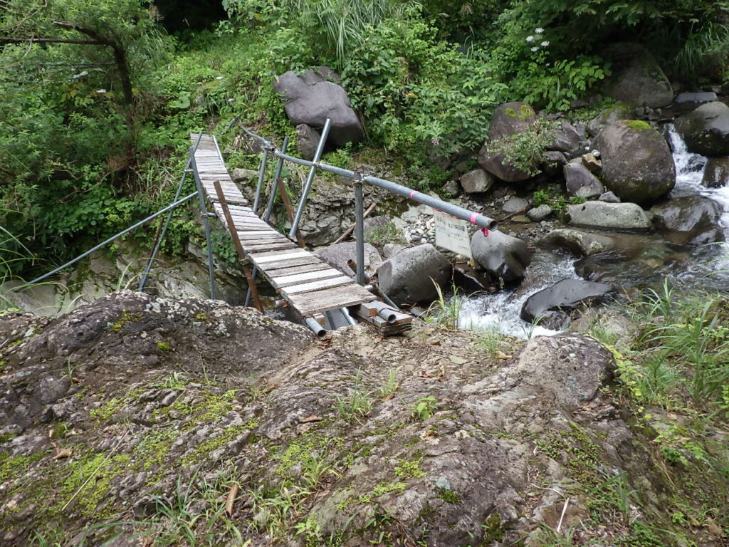 田子倉只見沢登山ルート上のつり橋