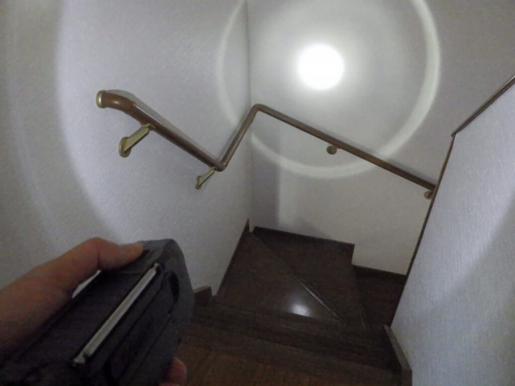 Greeshowの防災ラジオ「GS-298」懐中電灯モード