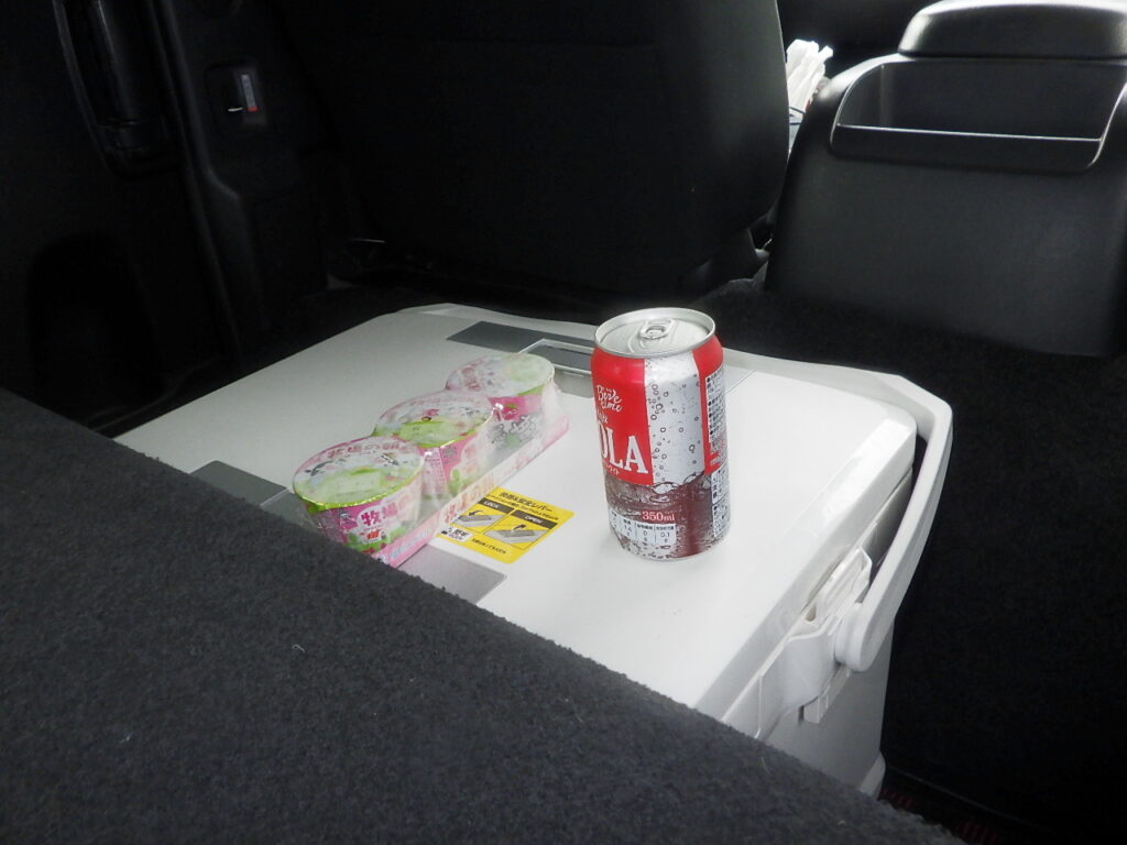 車中泊でクーラーボックスを使う