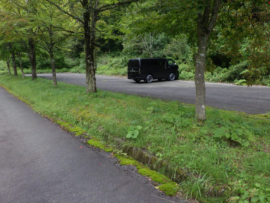 神室山登山口駐車場
