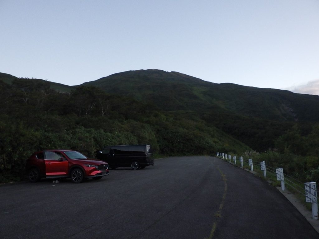 鳥海山 滝ノ屋ノ登山口駐車場