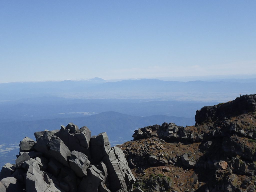 鳥海山山頂から岩手山